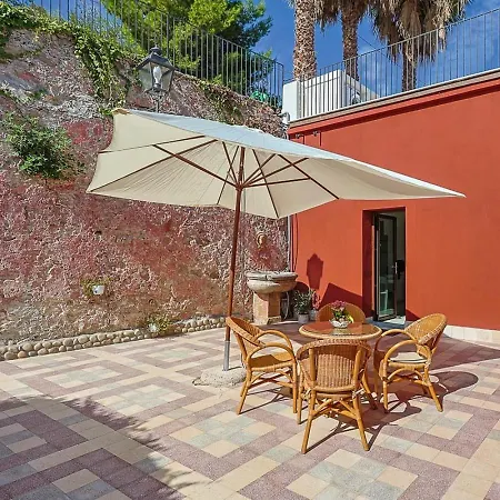 Holiday home Dimora Burrafato - Antico Palazzo Sul Lungomare