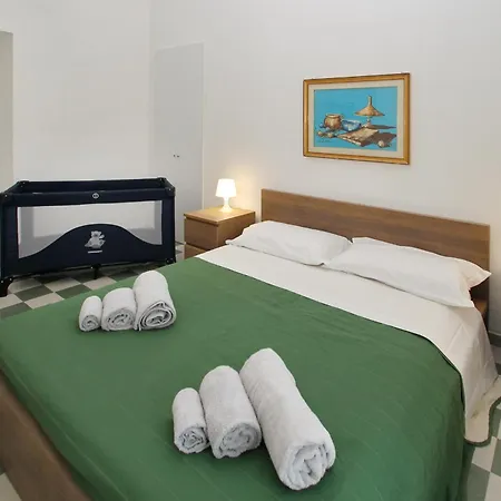 Holiday home Dimora Burrafato - Antico Palazzo Sul Lungomare Caronia Marina