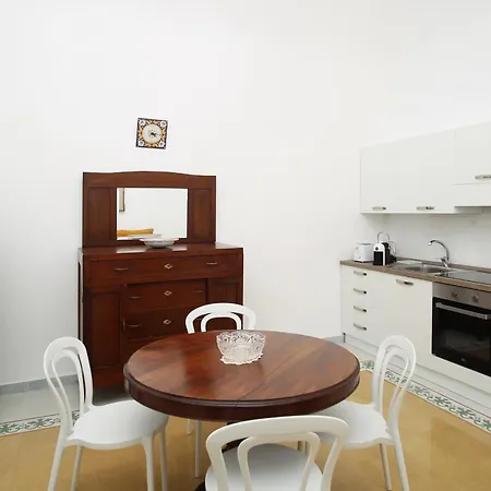Dimora Burrafato - Antico Palazzo Sul Lungomare Holiday home *