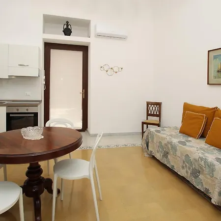 Holiday home Dimora Burrafato - Antico Palazzo Sul Lungomare Caronia Marina