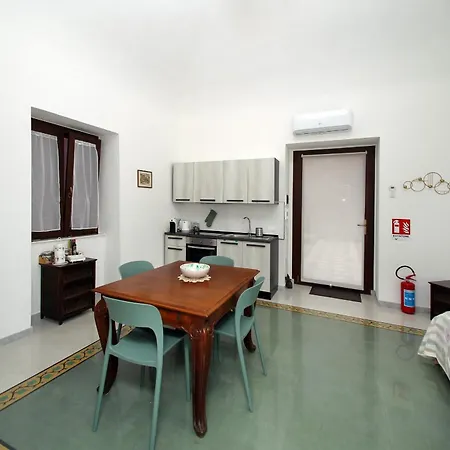 Dimora Burrafato - Antico Palazzo Sul Lungomare Holiday home