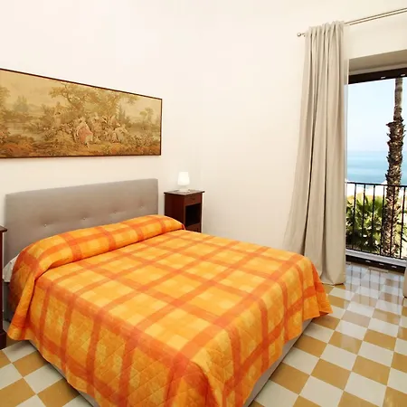 Holiday home Dimora Burrafato - Antico Palazzo Sul Lungomare *