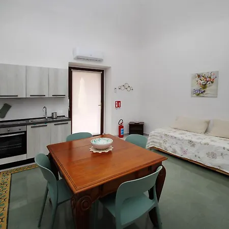 Holiday home Dimora Burrafato - Antico Palazzo Sul Lungomare