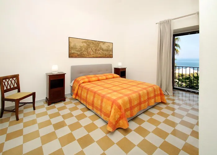 Holiday home Dimora Burrafato - Antico Palazzo Sul Lungomare Caronia Marina